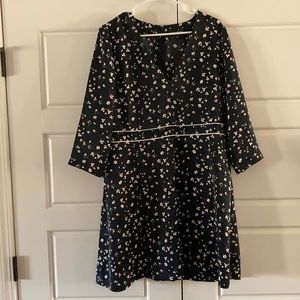 Long Sleeve V-Neck Dress-size 12